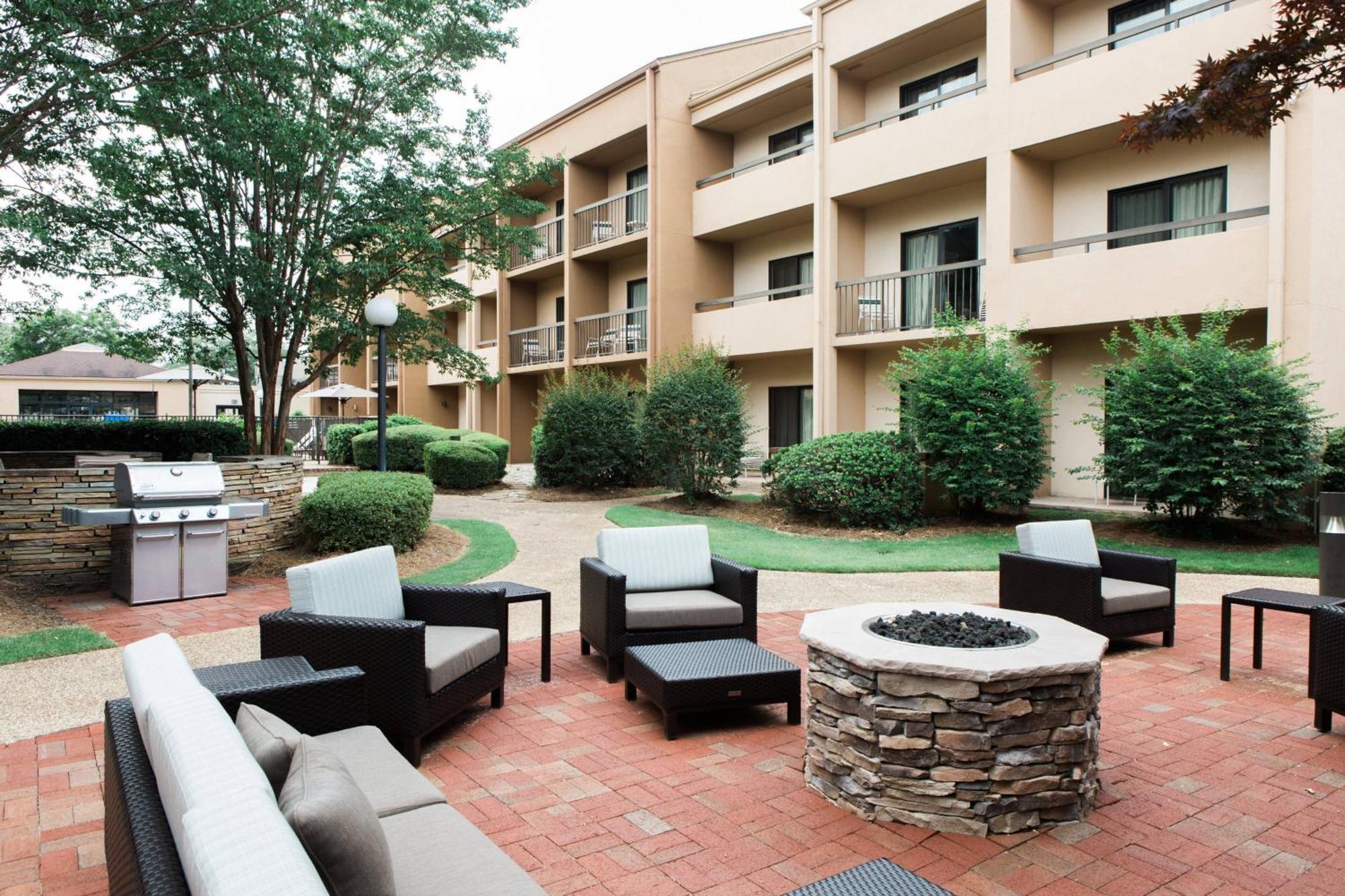 Courtyard Montgomery Exterior photo